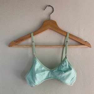 Minty triangle bra